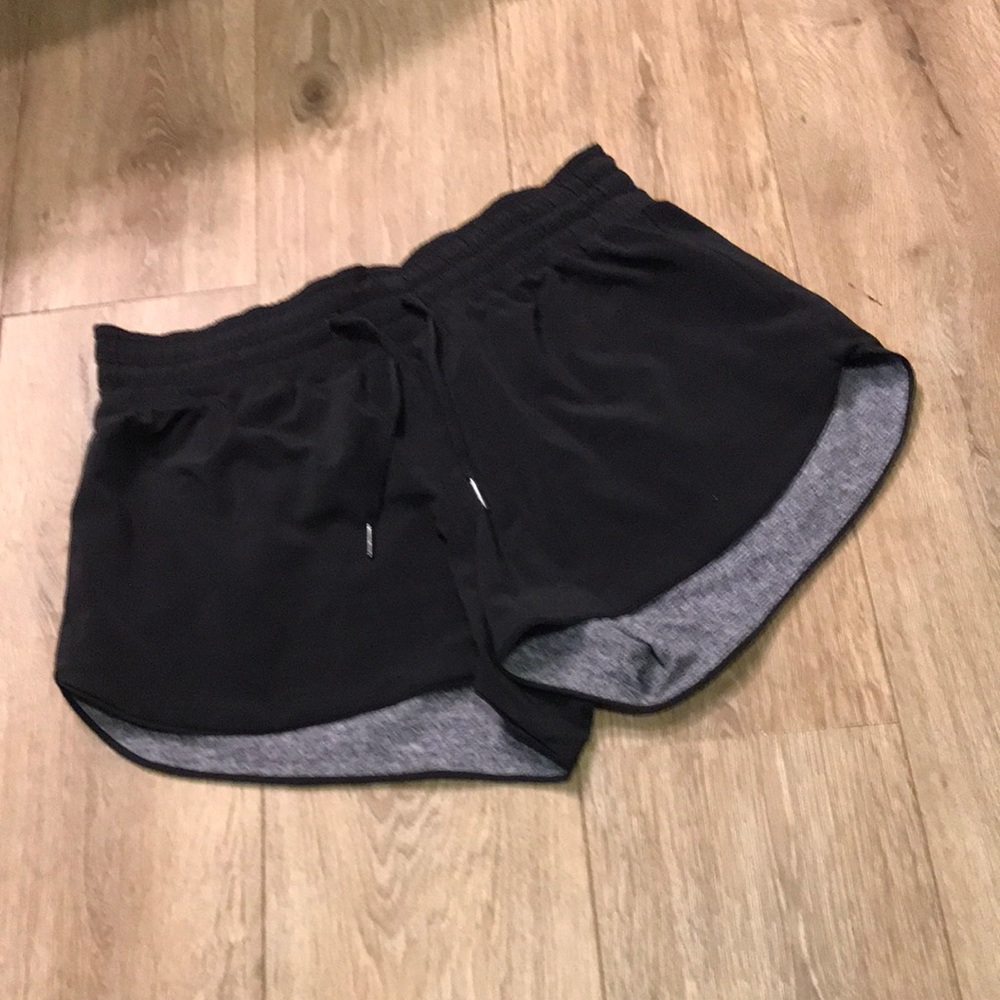Lululemon pick a side short